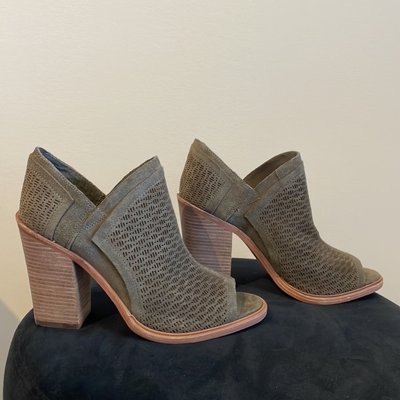 Vince Camuto Bootie - Olive Green NWOT - Picture 3 of 10